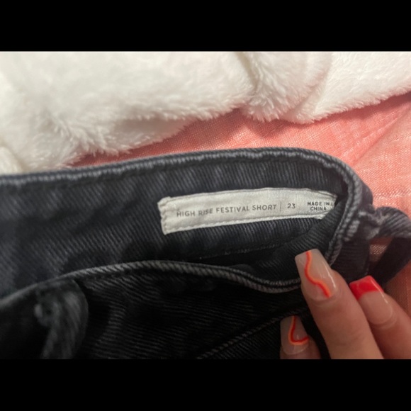 black distressed pacsun festival shorts! - Picture 2 of 2